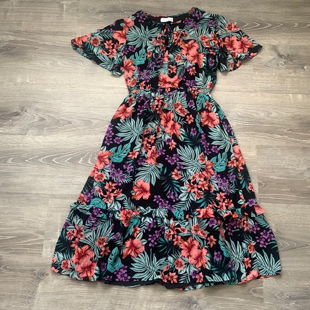 LOST + WANDER Tropical Floral Palm Leaf Print Tiered Flutter Sleeve Dress NWT